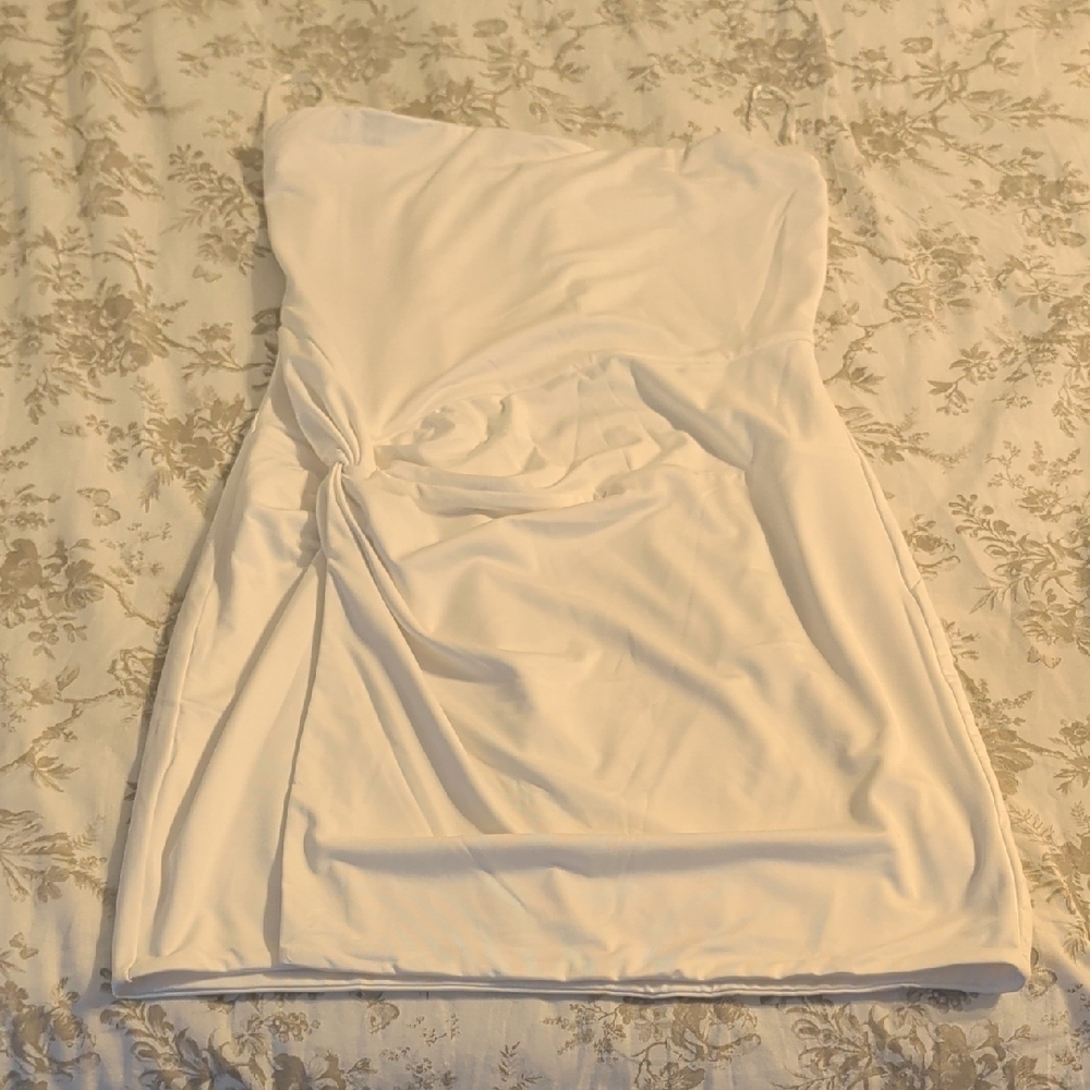 Chic Strapless White Dress